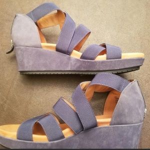 Gentle Souls by Kenneth Cole Comfort Zip Sandals